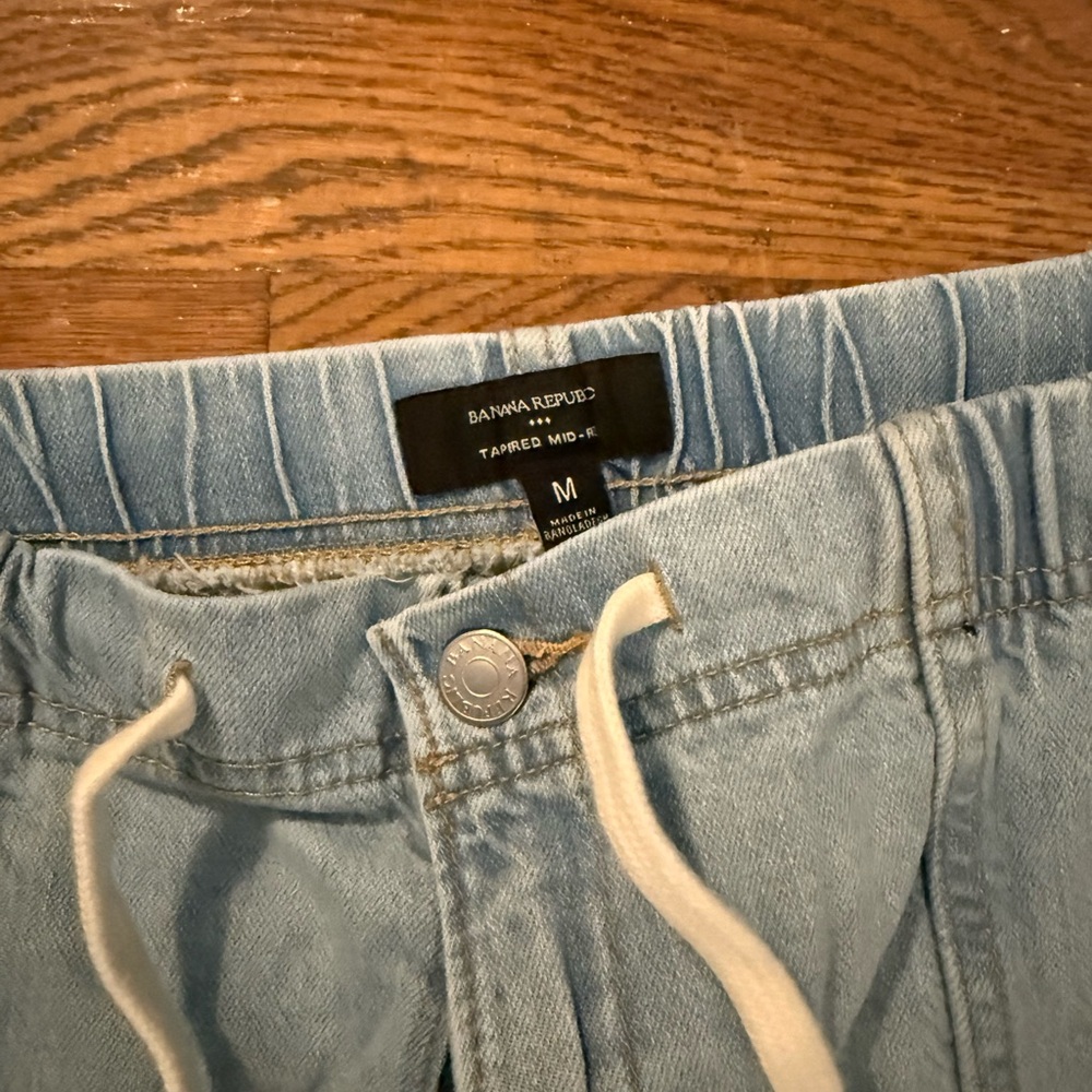 Banana Republic Light Blue Pull on Denim Pants- Barrel fit